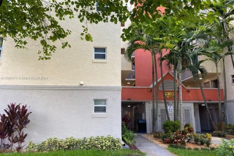 Condominio en venta en Doral, Florida, 1 dormitorio, 75.25 m2 № 1101810 - foto 1