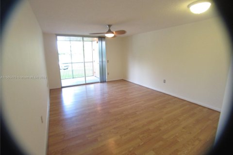 Condominio en venta en Doral, Florida, 1 dormitorio, 75.25 m2 № 1101810 - foto 2