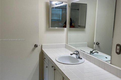 Condominio en venta en Doral, Florida, 1 dormitorio, 75.25 m2 № 1101810 - foto 5