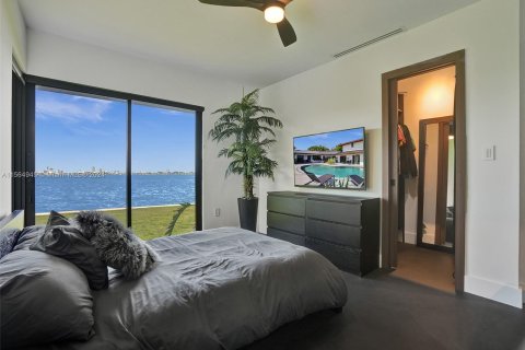 Купить виллу или дом в Норт-Майами, Флорида 5 спален, 301.47м2, № 1101714 - фото 20