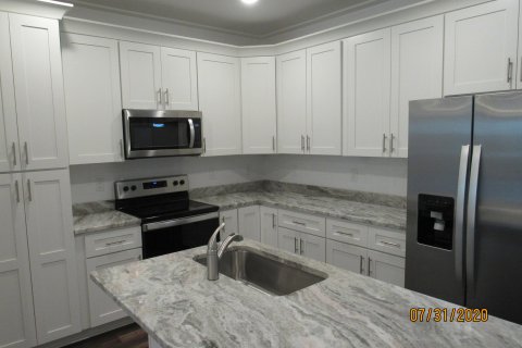 Townhouse in Freeport, Florida 3 bedrooms, 129.69 sq.m. № 590482 - photo 2