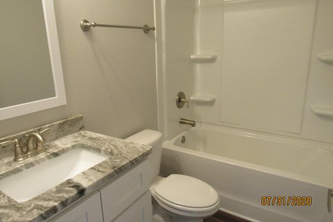 Townhouse in Freeport, Florida 3 bedrooms, 129.69 sq.m. № 590482 - photo 9