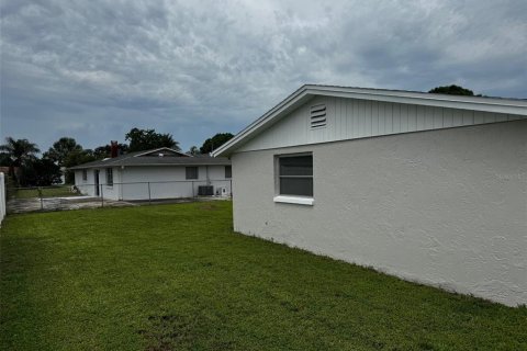 House in Holiday, Florida 3 bedrooms, 127.09 sq.m. № 1364378 - photo 4