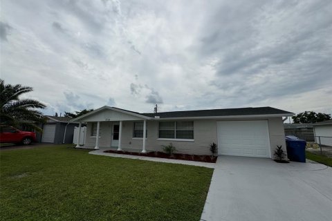 House in Holiday, Florida 3 bedrooms, 127.09 sq.m. № 1364378 - photo 2