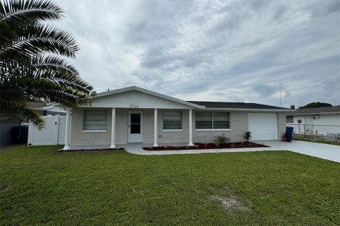 House in Holiday, Florida 3 bedrooms, 127.09 sq.m. № 1364378 - photo 1