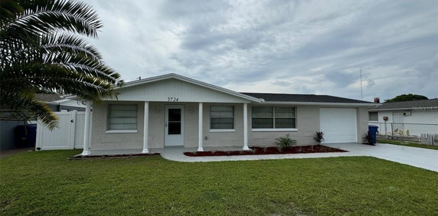 House in Holiday, Florida 3 bedrooms, 127.09 sq.m. № 1364378