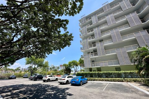 Condominio en venta en Aventura, Florida, 1 dormitorio, 92.34 m2 № 1181488 - foto 21