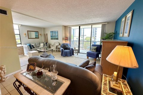 Condo in Aventura, Florida, 1 bedroom  № 1181488 - photo 5