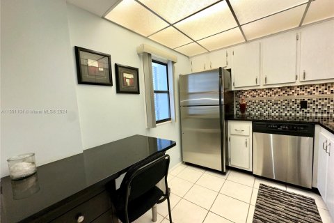 Condominio en venta en Aventura, Florida, 1 dormitorio, 92.34 m2 № 1181488 - foto 11