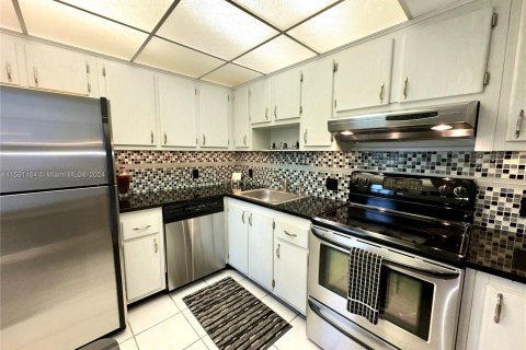 Condo in Aventura, Florida, 1 bedroom  № 1181488 - photo 23