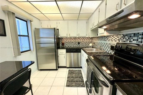 Condominio en venta en Aventura, Florida, 1 dormitorio, 92.34 m2 № 1181488 - foto 10