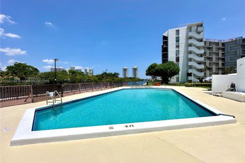 Condominio en venta en Aventura, Florida, 1 dormitorio, 92.34 m2 № 1181488 - foto 15