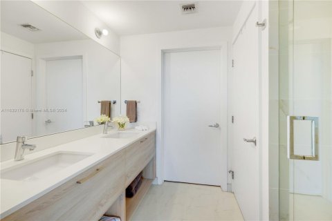 Copropriété à vendre à North Miami Beach, Floride: 2 chambres, 102.84 m2 № 1290968 - photo 26