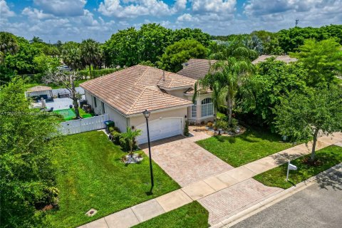 Villa ou maison à vendre à Pembroke Pines, Floride: 3 chambres, 176.51 m2 № 1290970 - photo 4