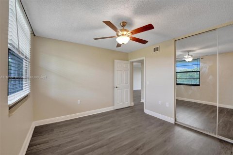 Condo in Davie, Florida, 2 bedrooms  № 1290917 - photo 28