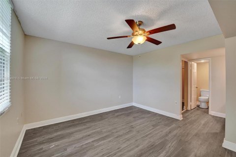 Condo in Davie, Florida, 2 bedrooms  № 1290917 - photo 14