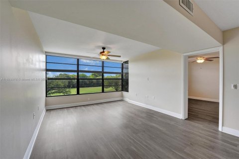 Condo in Davie, Florida, 2 bedrooms  № 1290917 - photo 8