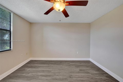 Condo in Davie, Florida, 2 bedrooms  № 1290917 - photo 13