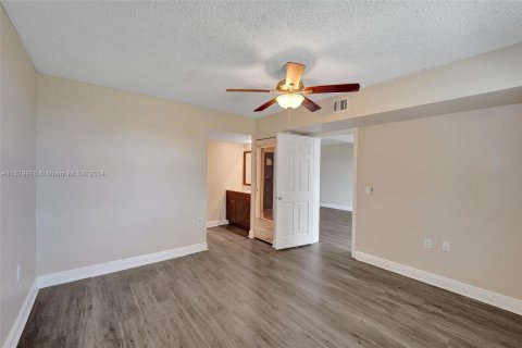 Condo in Davie, Florida, 2 bedrooms  № 1290917 - photo 17