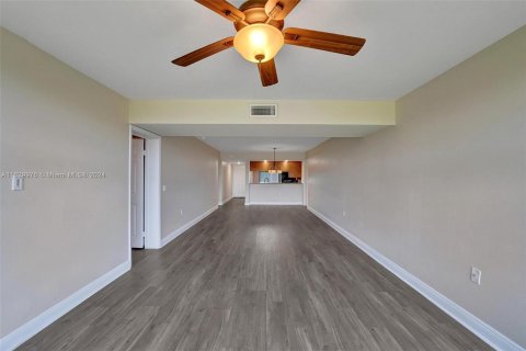 Condo in Davie, Florida, 2 bedrooms  № 1290917 - photo 10