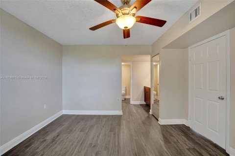 Condo in Davie, Florida, 2 bedrooms  № 1290917 - photo 15