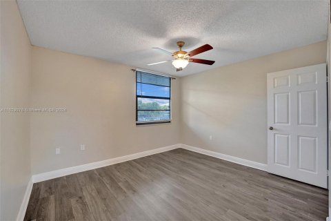 Condo in Davie, Florida, 2 bedrooms  № 1290917 - photo 29