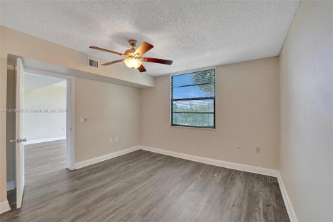 Condo in Davie, Florida, 2 bedrooms  № 1290917 - photo 16