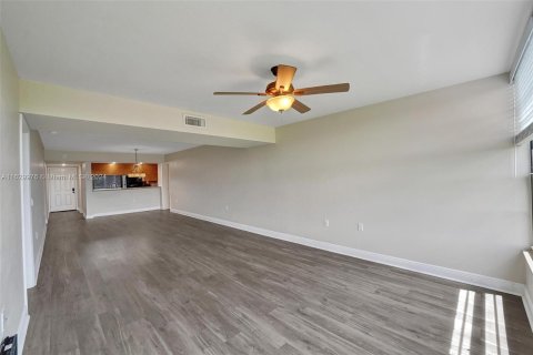 Condo in Davie, Florida, 2 bedrooms  № 1290917 - photo 11