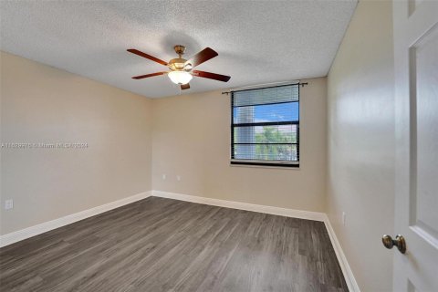 Condo in Davie, Florida, 2 bedrooms  № 1290917 - photo 26