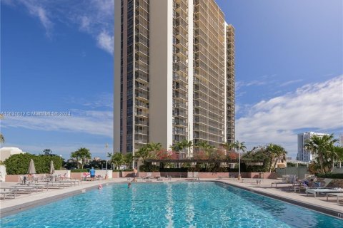 Condominio en venta en Aventura, Florida, 2 dormitorios, 105.72 m2 № 1292829 - foto 2