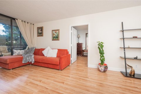 Condo in Aventura, Florida, 2 bedrooms  № 1292829 - photo 8