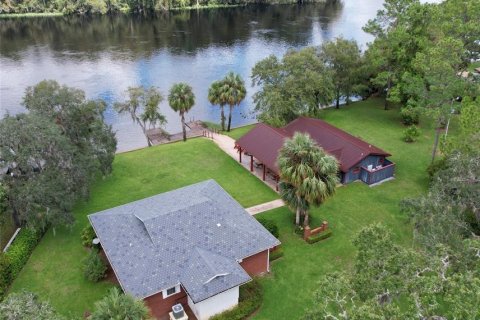 House in Chiefland, Florida 4 bedrooms № 1379568 - photo 1