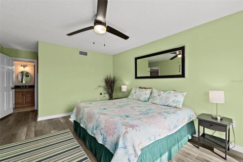 Condo in Cocoa Beach, Florida, 3 bedrooms  № 1379908 - photo 8