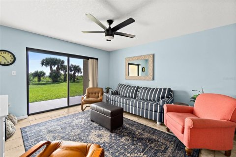 Condo in Cocoa Beach, Florida, 3 bedrooms  № 1379908 - photo 25