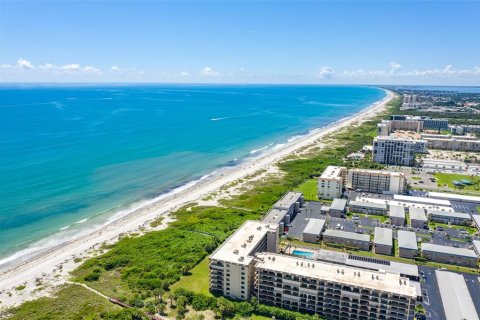 Condo in Cocoa Beach, Florida, 3 bedrooms  № 1379908 - photo 2