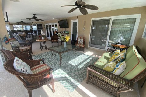 House in Palmetto Bay, Florida 4 bedrooms, 197.88 sq.m. № 1155234 - photo 22