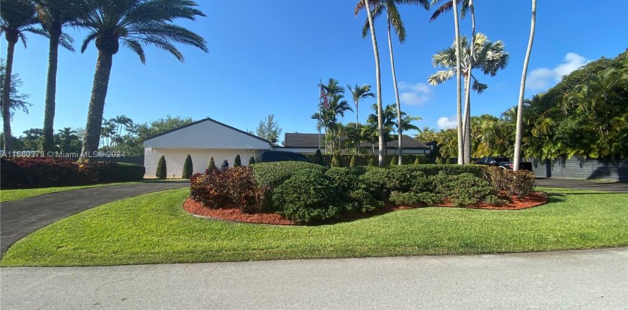 Villa ou maison à Palmetto Bay, Floride 4 chambres, 197.88 m2 № 1155234