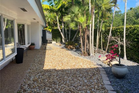 Casa en venta en Palmetto Bay, Florida, 4 dormitorios, 197.88 m2 № 1155234 - foto 5