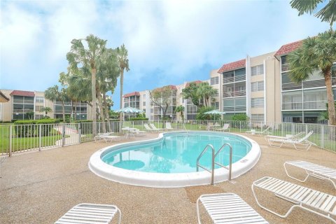 Condo in Lauderhill, Florida, 2 bedrooms  № 1183026 - photo 2