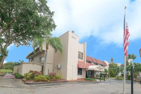 Condo in Lauderhill, Florida, 2 bedrooms  № 1183026 - photo 1