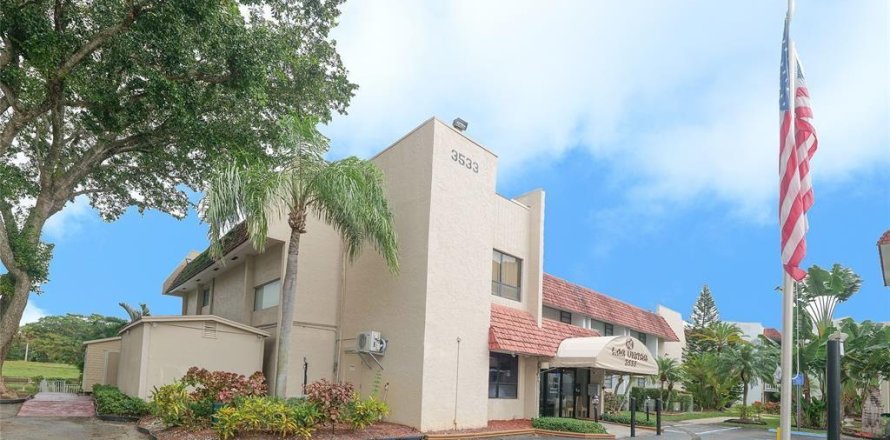 Condo in Lauderhill, Florida, 2 bedrooms  № 1183026