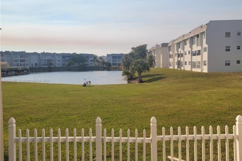 Condo in Sunrise, Florida, 2 bedrooms  № 1310632 - photo 2