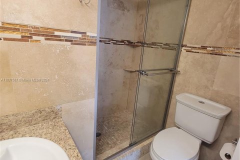 Condo in Sunrise, Florida, 2 bedrooms  № 1310632 - photo 12