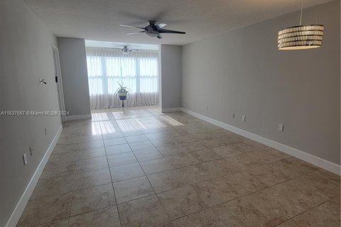 Condo in Sunrise, Florida, 2 bedrooms  № 1310632 - photo 6