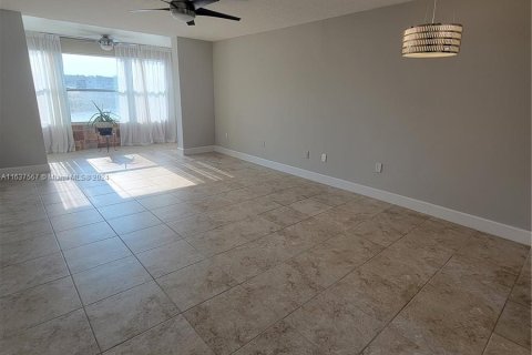 Condo in Sunrise, Florida, 2 bedrooms  № 1310632 - photo 18