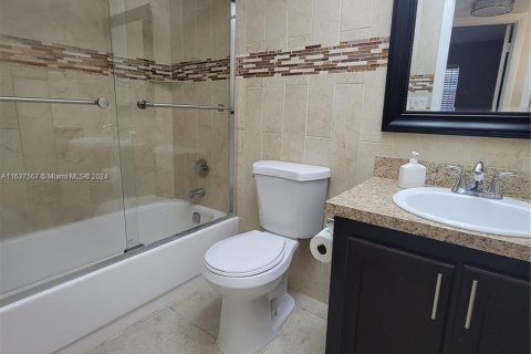 Condo in Sunrise, Florida, 2 bedrooms  № 1310632 - photo 14