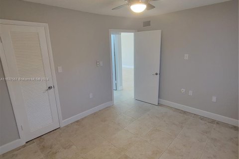 Condo in Sunrise, Florida, 2 bedrooms  № 1310632 - photo 17