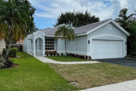 House in Davie, Florida 2 bedrooms, 116.69 sq.m. № 1310633 - photo 2