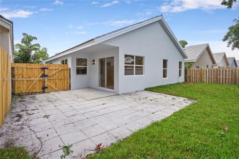 House in Davie, Florida 2 bedrooms, 116.69 sq.m. № 1310633 - photo 17