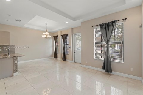 Townhouse in Doral, Florida 3 bedrooms, 173.26 sq.m. № 1232980 - photo 5